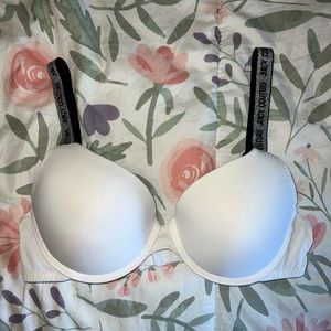 Juicy Couture bra size 34C